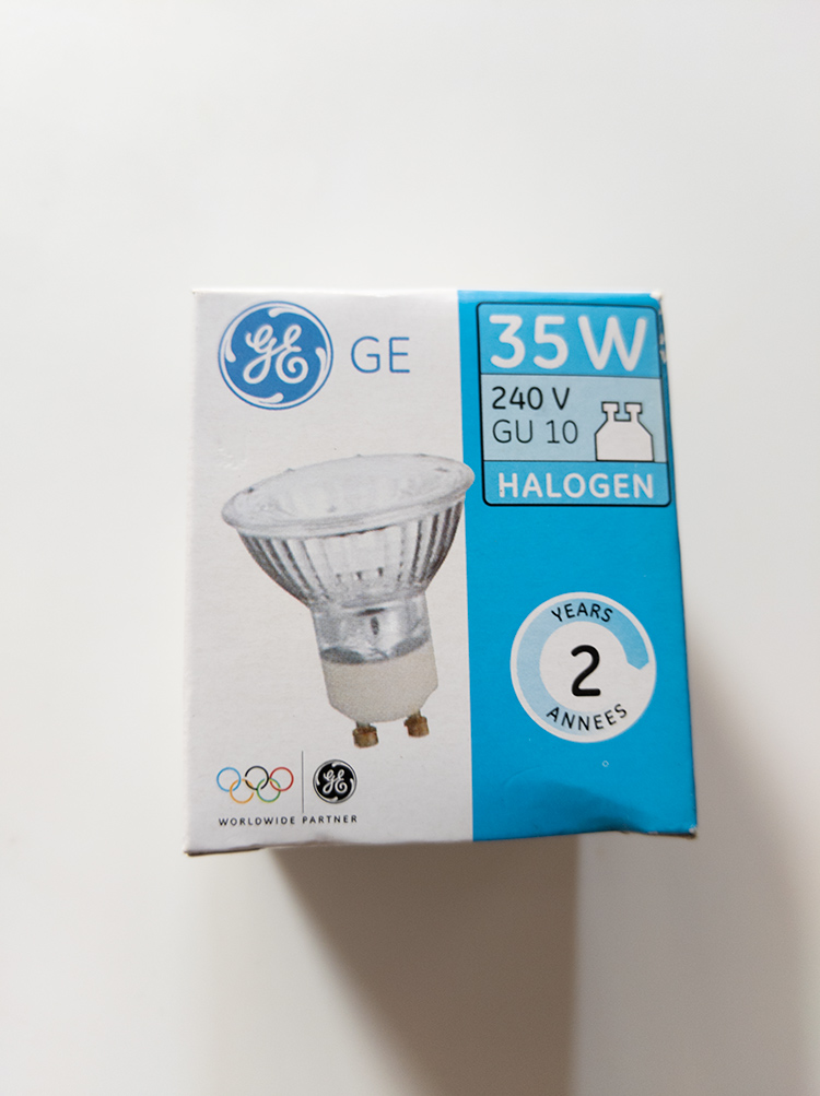 A photo of a box for a 35 watt halogen bulb