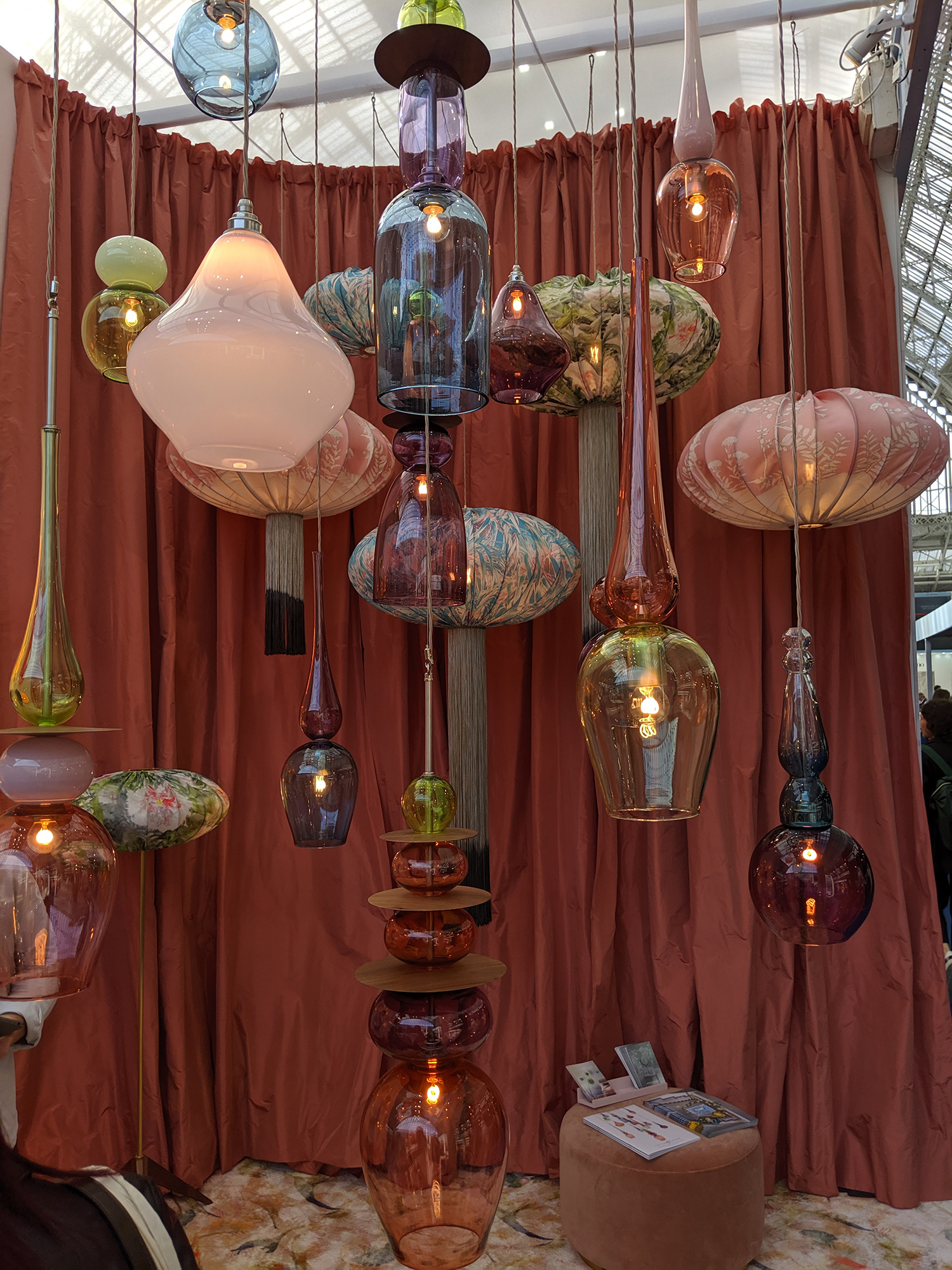 Lighting based on curves and organic shapes at the Curiousa & Curiousa stand.