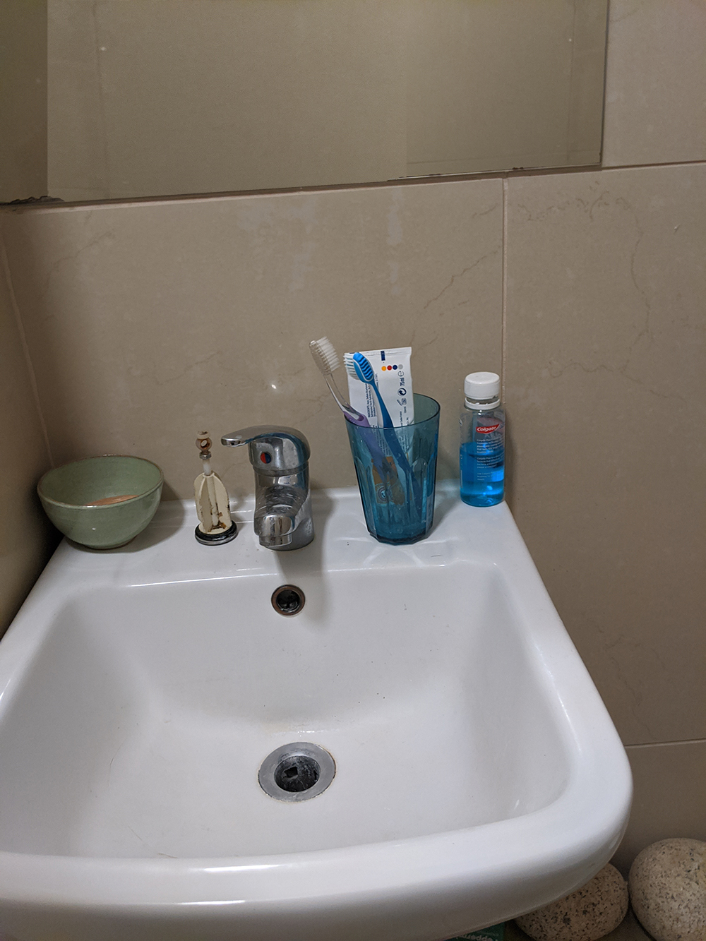 A photo of the sink which was too large.