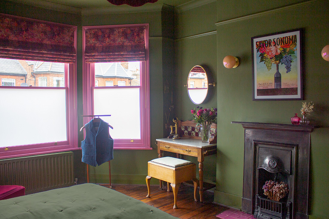 A photo of our Bancha bedroom project, with an antique dressing table