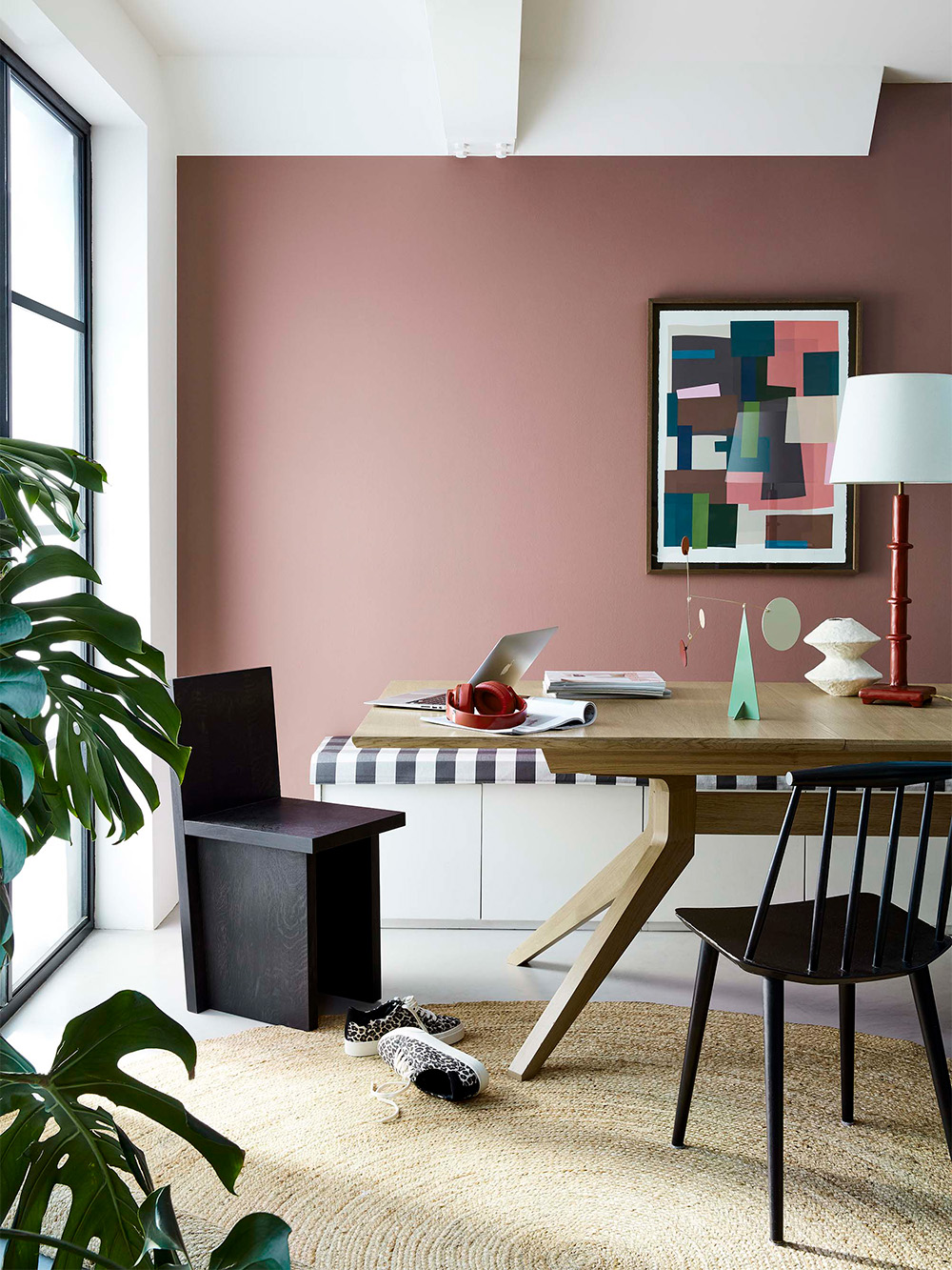 A photo of Re:mix paint Nether Red and Slaked Lime in a dining room.