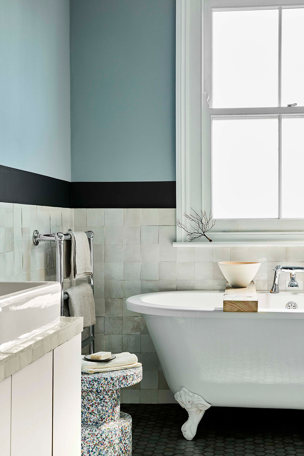 A Little Greene photo of Bone China Blue Re: Mix paint in a bathroom