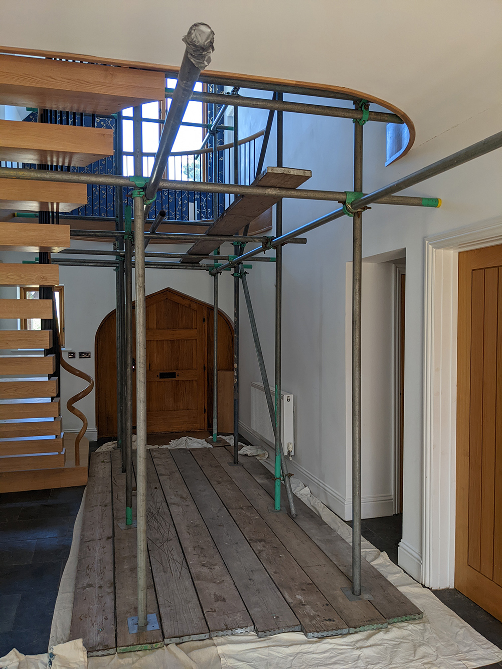 A photo of the internal scaffolding in the hallway
