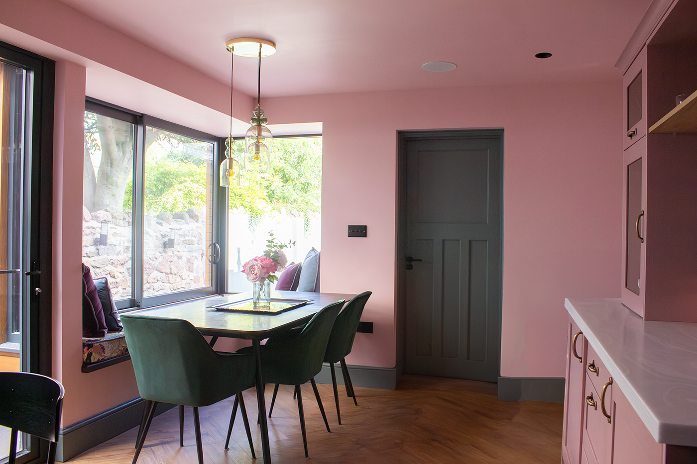A photo of the finished kitchen with the corner window installed.