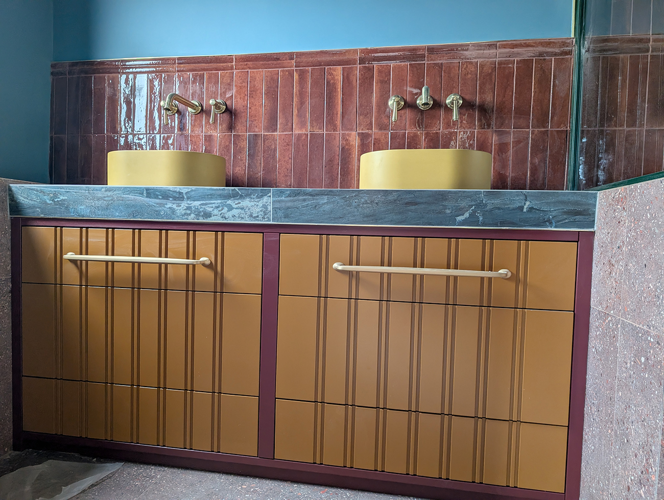 A photo of the two sinks on top of the bespoke vanity unit.