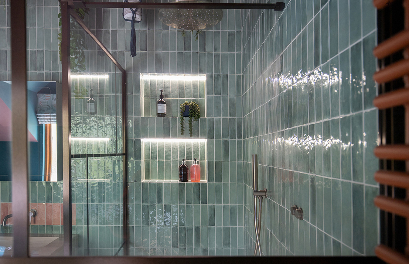 A photo of the same bathroom showing the mitred tile shower niche from a wider angle.