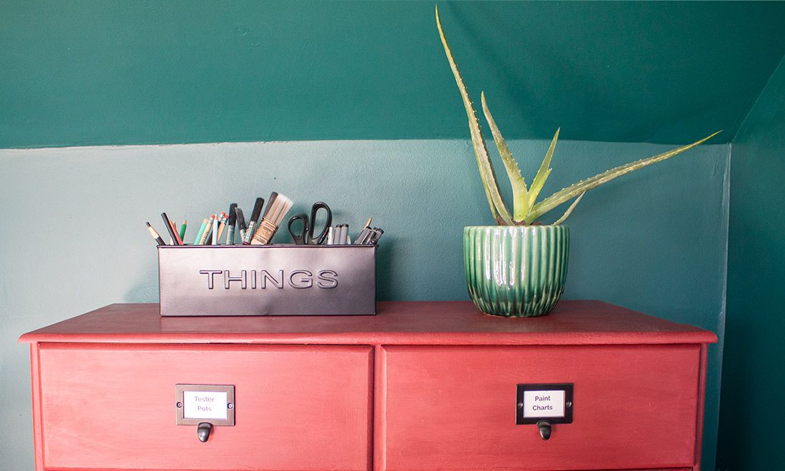 A close up of the Aloe Vera plant and desk organiser on top of the chest of drawers.