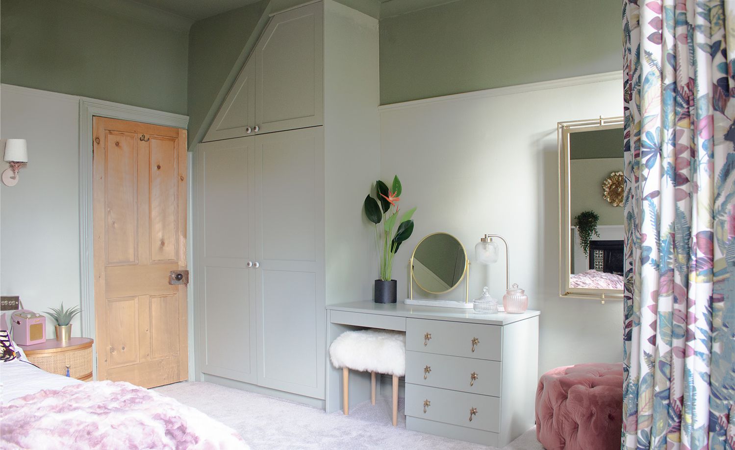 A photo of the new built in storage and dressing area in the main bedroom.